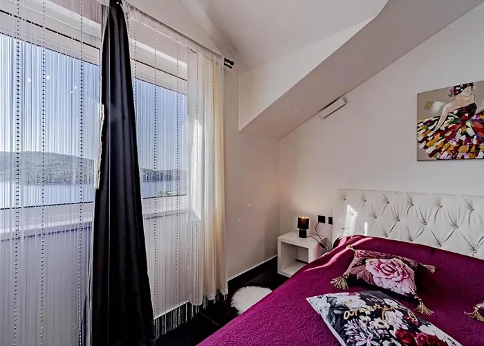 Franka By Guide * Vela Luka