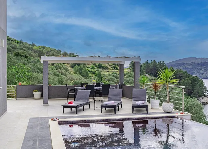 Franka By Guide Vela Luka